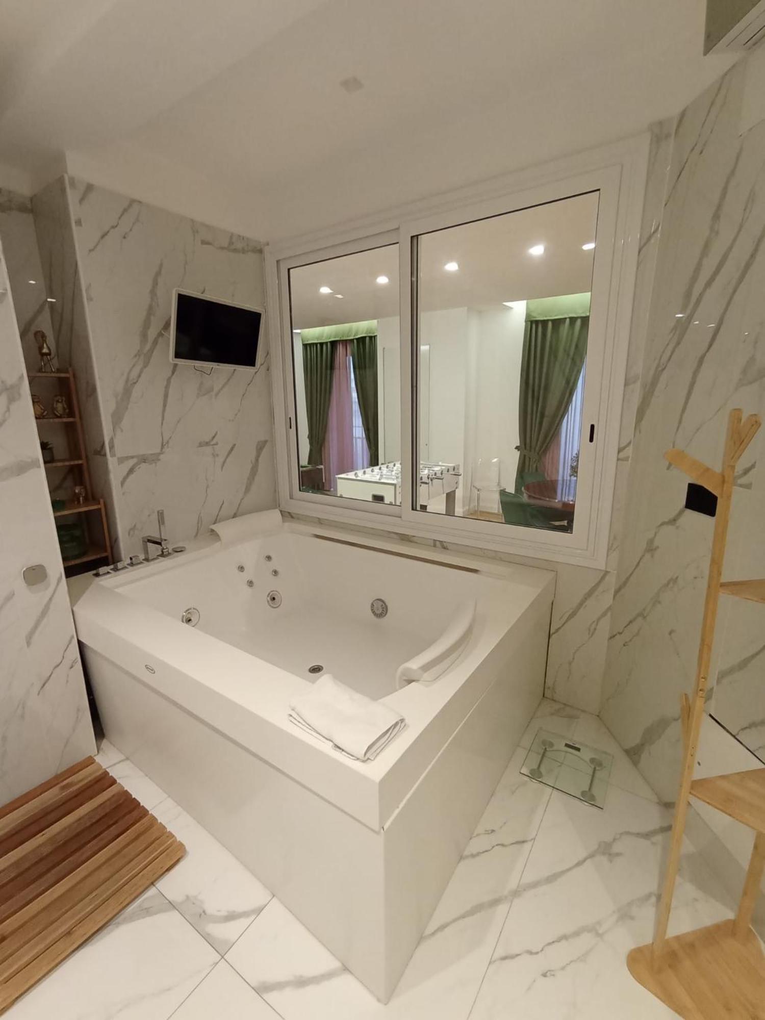 President Plaza Vip Suite Spa By Babylon Stay Νάπολη Εξωτερικό φωτογραφία